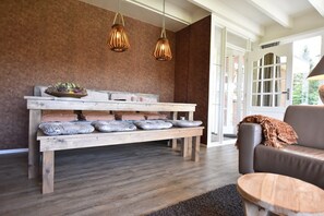 House | Living room - Alluring Holiday Home in Reutum-Weerselo with Hot Tub (Reutum)