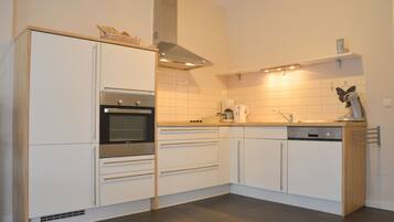 Apartemen | Dapur pribadi | Microwave, mesin pencuci piring, dan mesin pembuat kopi/teh