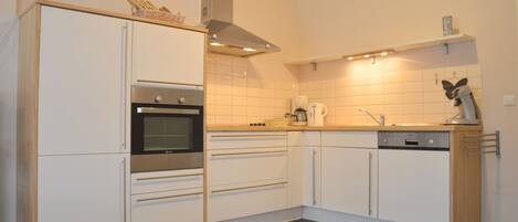 Apartment | Eigene Küche | Mikrowelle, Geschirrspüler, Wasserkocher mit Kaffee-/Teezubehör