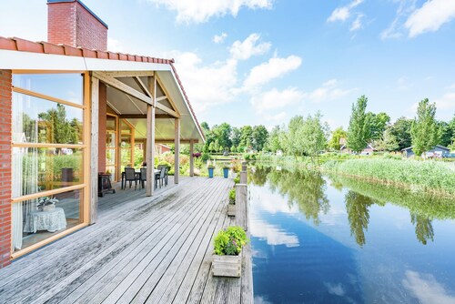 Villa in Biddinghuizen by Lake Vulwe