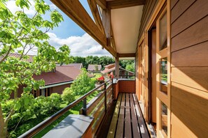 Villa | Balcony - Villa in Biddinghuizen by Lake Vulwe (Biddinghuizen)