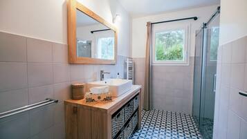 House | Bathroom