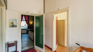 10 bedrooms, individually furnished, bed sheets