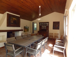 Dining - Modern Villa in South of France With Swimming Pool (L'Isle-sur-la-Sorgue)