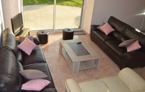 Cottage | Living room - Family Escape With Terrace (Isigny-le-Buat)