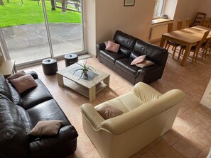 Cottage | Living room - Family Escape With Terrace (Isigny-le-Buat)