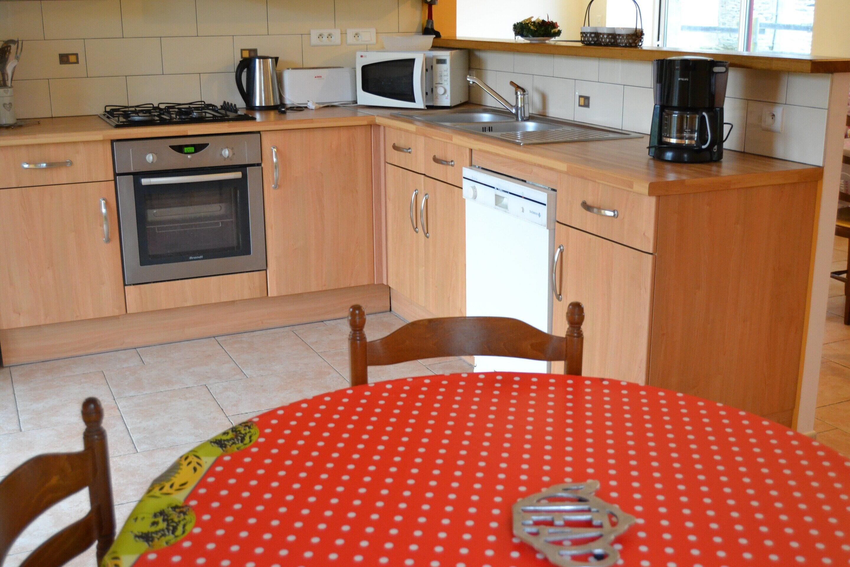 Cottage | Private kitchen | Microwave, coffee/tea maker, high chair