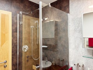 House | Bathroom - Sunny Alpine Apartment by the Slopes (Kaprun)