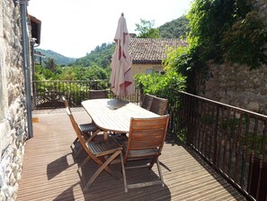 Balcony - Holiday Home in Ardeche With Pool & Garden (Lalevade-d'Ardeche)
