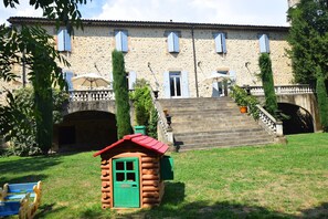 Exterior - Holiday Home in Ardeche With Pool & Garden (Lalevade-d'Ardeche)