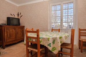 House | Dining - Vintage Retreat in Montfaucon (Montfaucon)