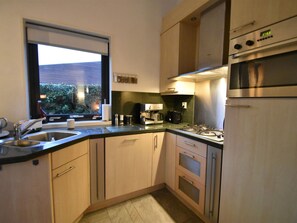 Private kitchen - Villa in Kamperland With Garden (Kamperland)