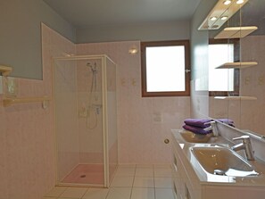 Villa | Bathroom | Shower - Spacious Villa With Pool in Saint-cesaire-de-gauzignan (Saint-Cesaire-de-Gauzignan)