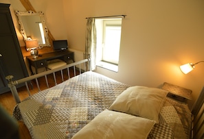 House | 3 bedrooms, individually furnished, bed sheets