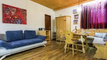 Apartment | Dining