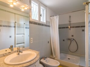 Villa | Badezimmer | Dusche