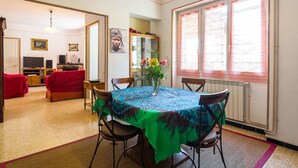 Dining - Sleep in Former Train Station With Beautiful Pool and Enclosed Grass Garden (Lorgues)