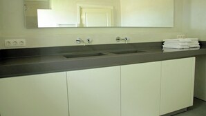 House | Bathroom - Detached House with Tennis Court & Large Garden near Beach of Groede (Groede)