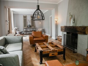 Fireplace - Spacious Holiday Home in Borkel en Schaft With Garden (Valkenswaard)