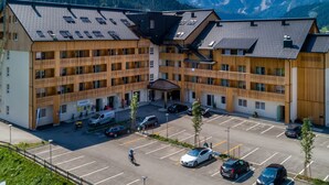A multi-story hotel with a central courtyard, surrounded by mountains. - Luxurious Apartment in Gosau Near Ski Area (Gosau)
