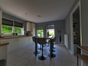 Villa | Eget kjøkken | Høy barnestol