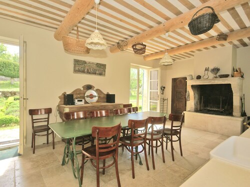 Villa in Saignon With Pool and Scenic Views