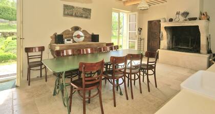 Villa in Saignon With Pool and Scenic Views