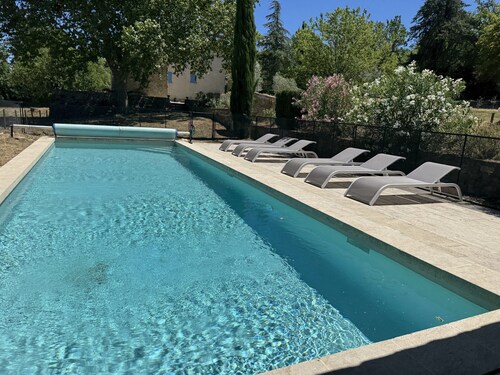 Villa in Saignon With Pool and Scenic Views