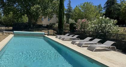 Villa in Saignon With Pool and Scenic Views