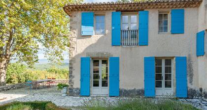 Villa in Saignon With Pool and Scenic Views