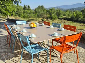 Villa | Balcony - Villa in Saignon With Pool and Scenic Views (Saignon)