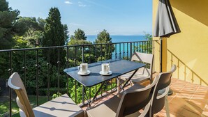 Unclassified image, 2 of 10, button - Stylish Apartment With AC, Located on a Beautiful bay (Rayol-Canadel-sur-Mer)