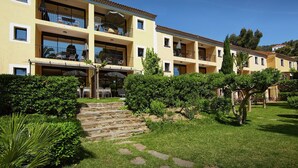 Unclassified image, 3 of 10, button - Stylish Apartment With AC, Located on a Beautiful bay (Rayol-Canadel-sur-Mer)