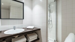 Unclassified image, 4 of 10, button - Stylish Apartment With AC, Located on a Beautiful bay (Rayol-Canadel-sur-Mer)