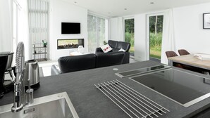 House | Private kitchen | Coffee/tea maker, microwave, oven, dishwasher - Chalet with Fireplace near Oosterschelde (Wemeldinge)