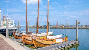A marina with wooden boats docked at wooden piers. - Nice Villa in Wieringer Style near Wadden Sea (Hippolytushoef)