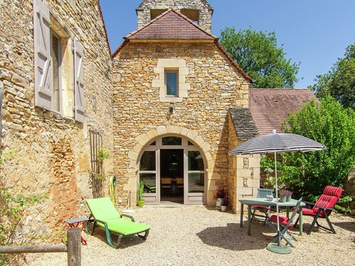 Cozy Cottage in Saint-aubin-de-nabirat With Swimming Pool