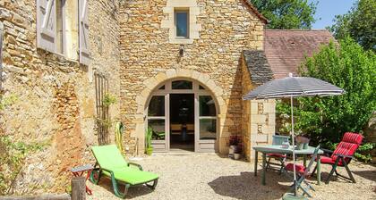 Cozy Cottage in Saint-aubin-de-nabirat With Swimming Pool