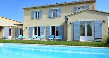 Spacious Villa in Vaison-la-romaine With Swimming Pool