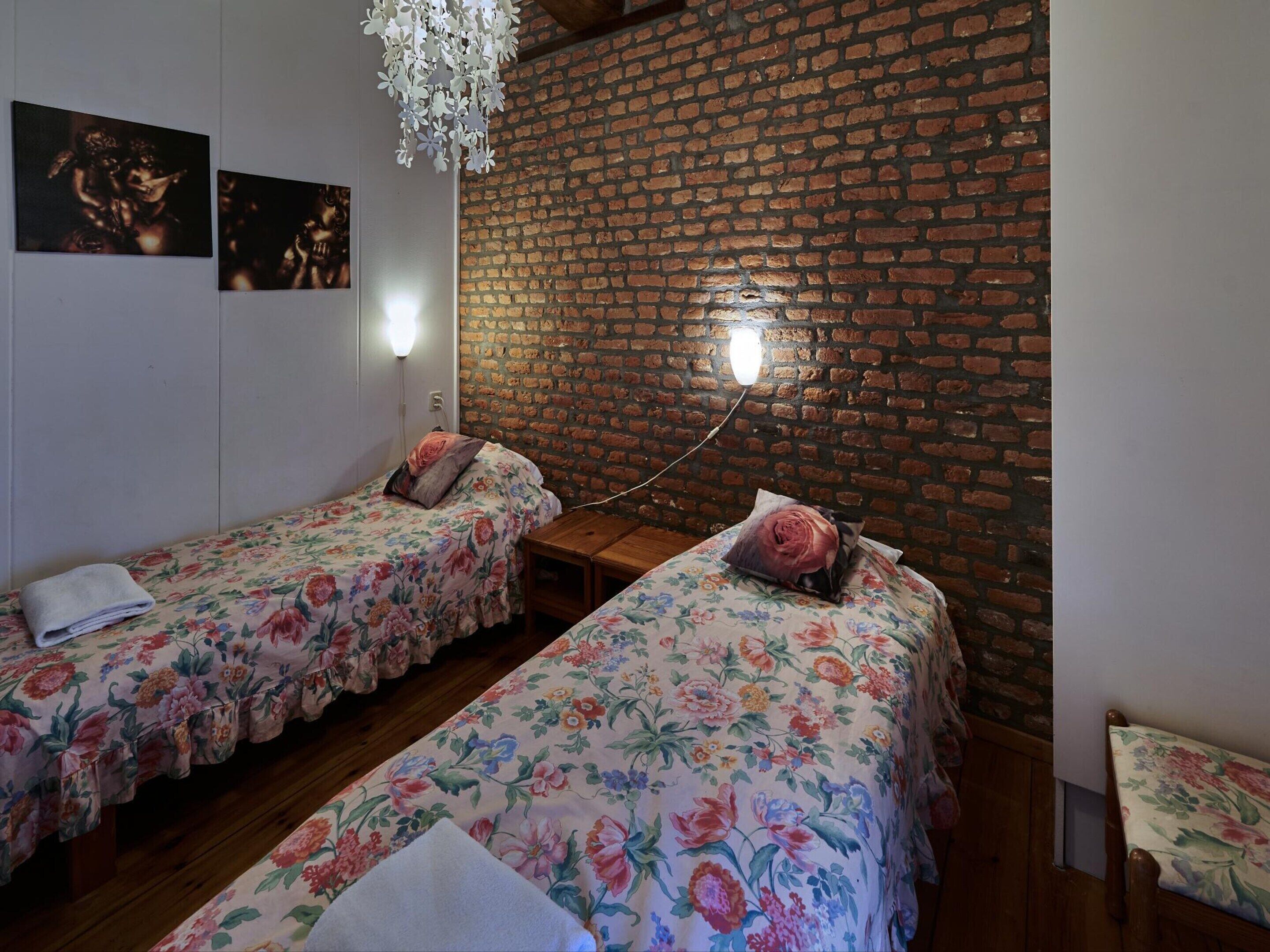 Apartment | 5 bedrooms, individually furnished, bed sheets