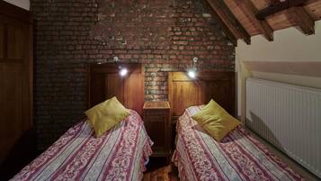 Apartment | 5 bedrooms, individually furnished, bed sheets