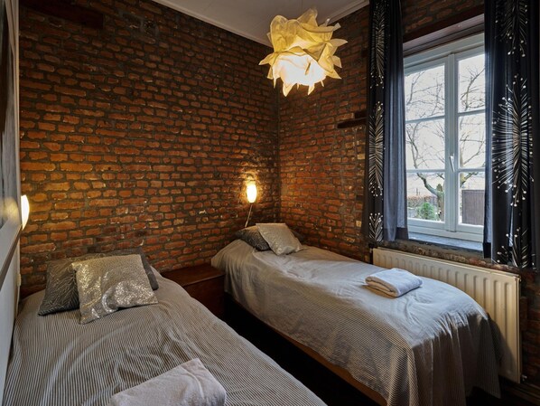 Apartment | 5 bedrooms, individually furnished, bed sheets