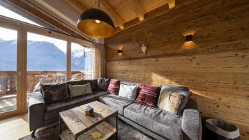 Chalet | Living area