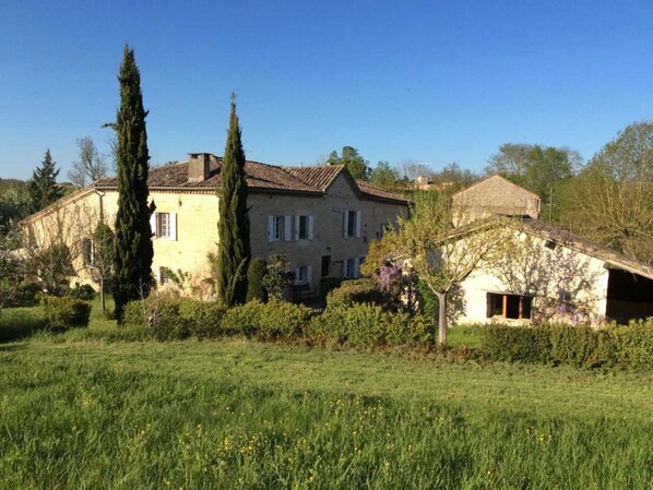 Exterior - Gite Le Mauzac in 250 Year old Wine (Fayssac)