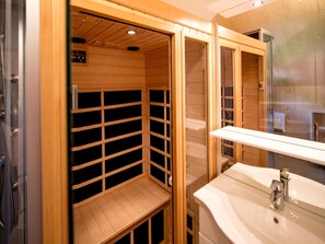 Chalet | Bathroom | Bathtub - Attractive Chalet With hot tub (Sankt Georgen am Kreischberg)