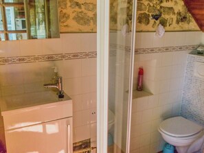 House | Bathroom - Modern Holiday Home in Puy-l'évêque With Terrace (Puy-l'Eveque)