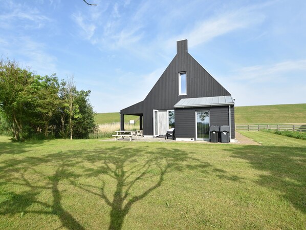 Exterior - Seaside Villa With Garden (Tzummarum)