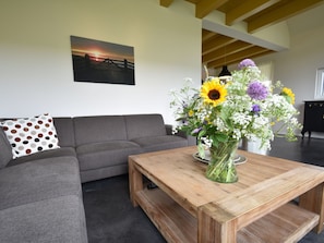 Living room - Seaside Villa With Garden (Tzummarum)