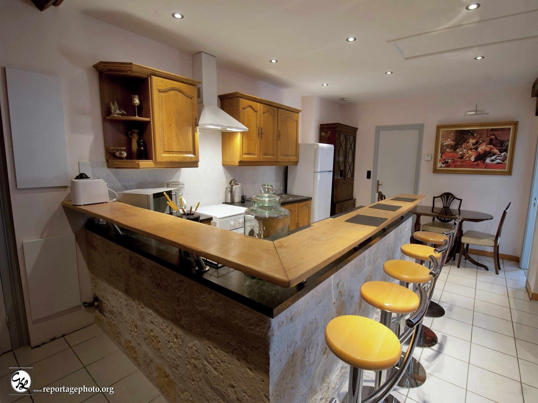 Fridge, microwave, dishwasher, coffee/tea maker