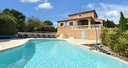 Luxe Villa in Montbrun